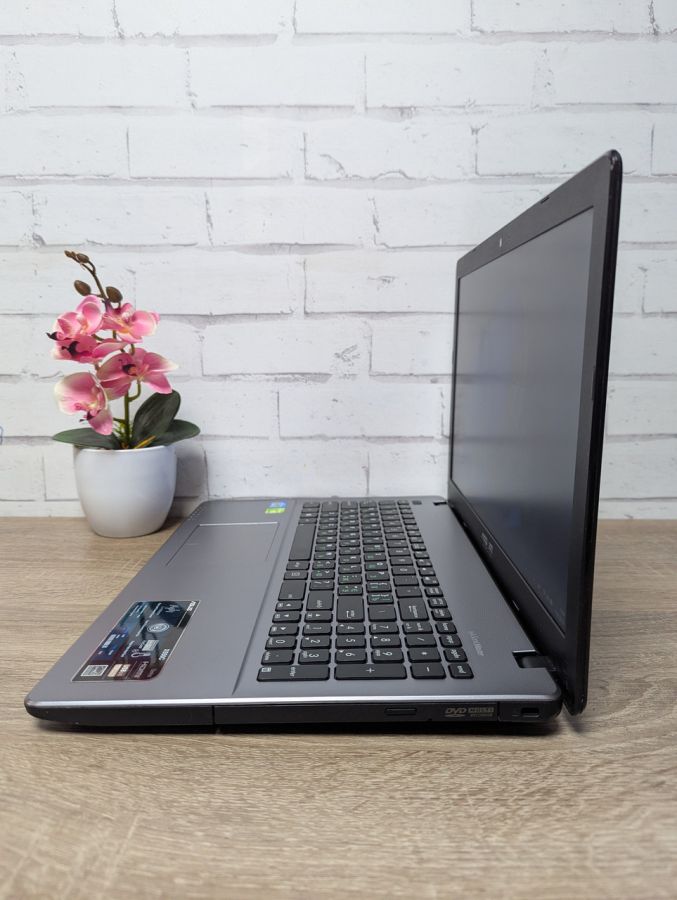 Уцінка! Ноутбук Б/В ASUS X550C, Intel Core i5-3337U, DDR3 8 GB, SSD 256GB, GT 720M 2 Gb, 15.6"