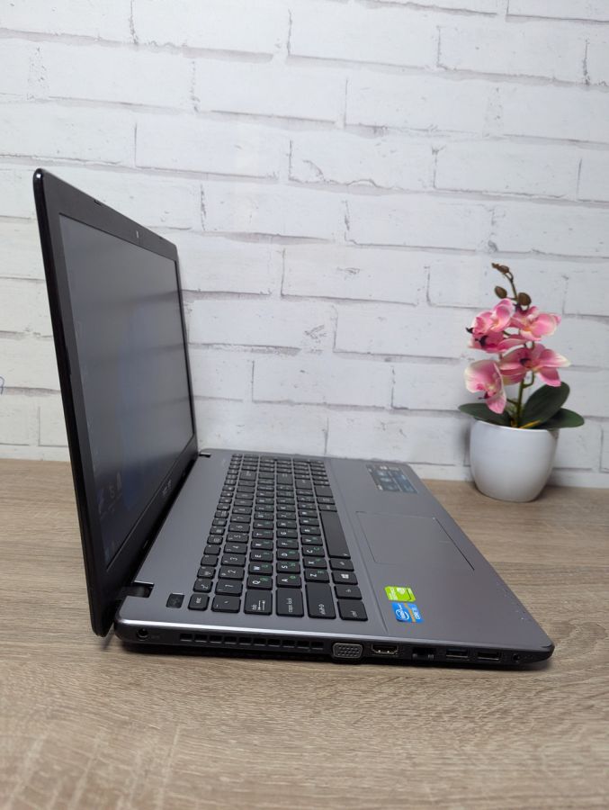 Уцінка! Ноутбук Б/В ASUS X550C, Intel Core i5-3337U, DDR3 8 GB, SSD 256GB, GT 720M 2 Gb, 15.6"