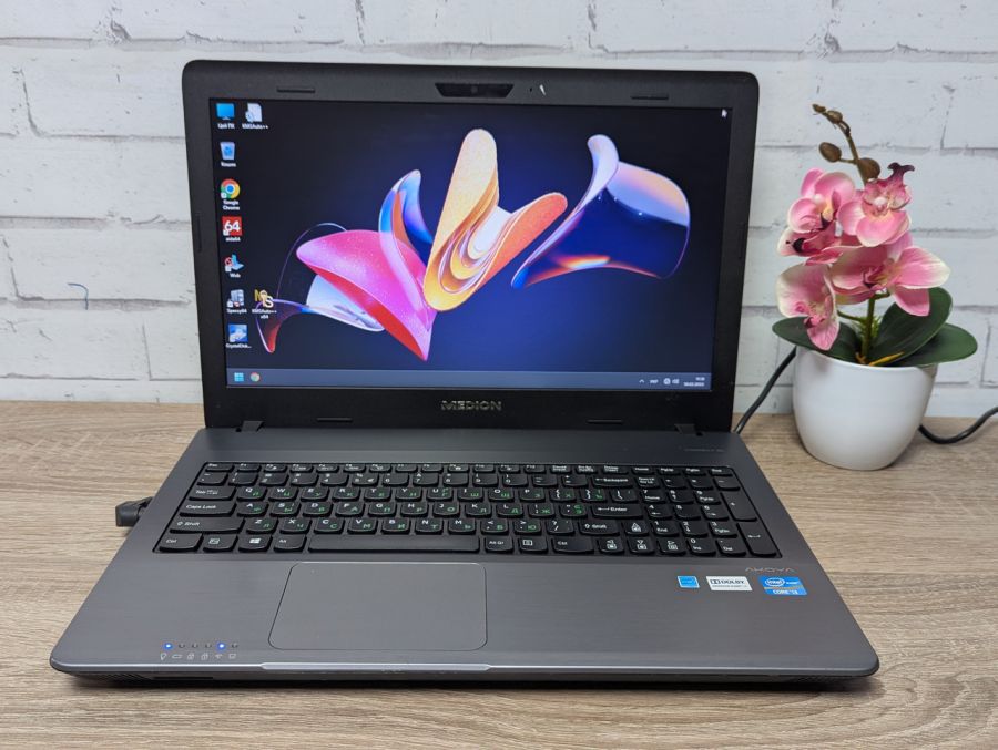 Уцінка! Ноутбук Б/В Medion Akoya E6232, Intel Core i3-3110M, DDR3 8 GB, SSD 128GB, 15.6" HD