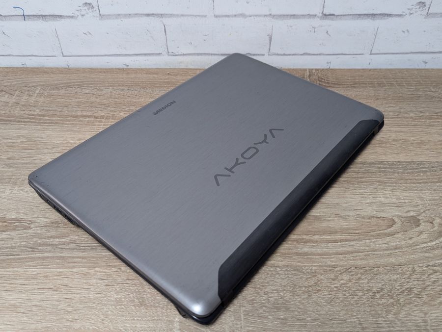 Уцінка! Ноутбук Б/В Medion Akoya E6232, Intel Core i3-3110M, DDR3 8 GB, SSD 128GB, 15.6" HD