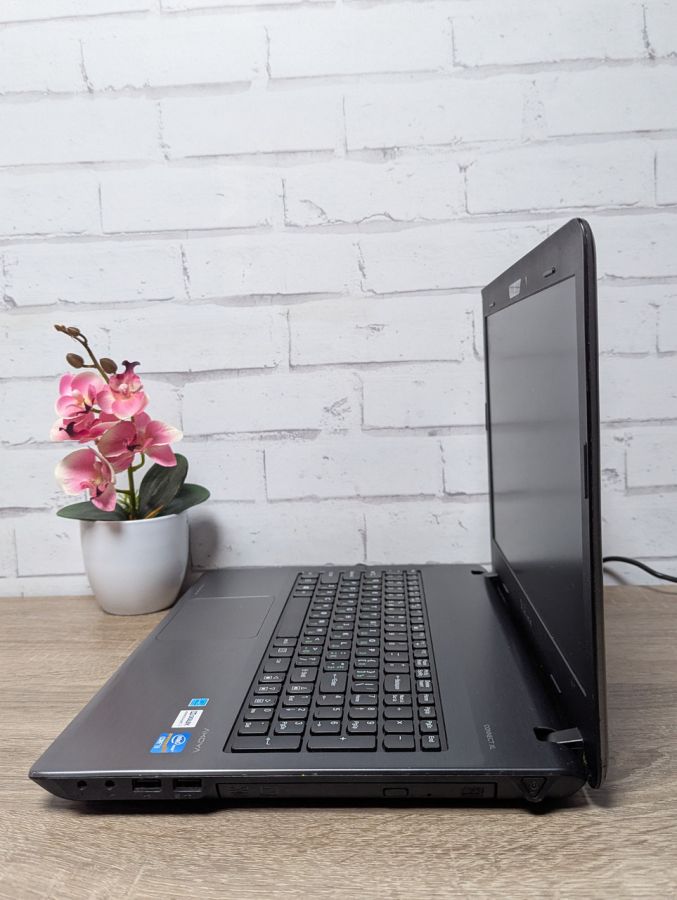 Уцінка! Ноутбук Б/В Medion Akoya P6640, Intel Core i3-3120M, DDR3 8 GB, SSD 256GB, GT 740M, 15.6"