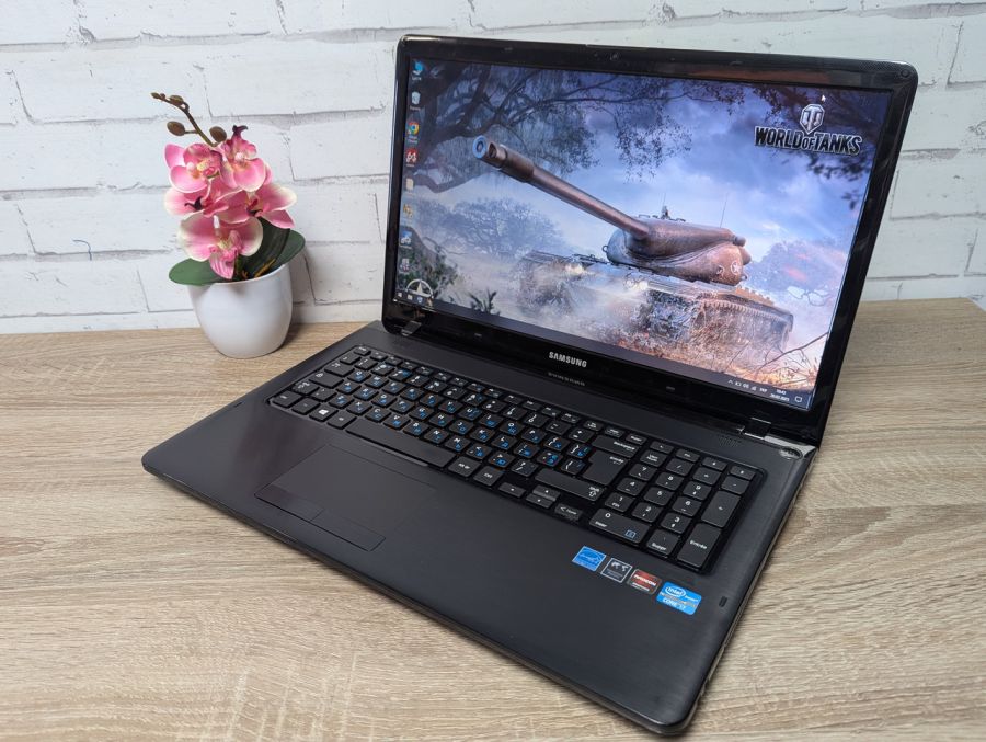 Ноутбук Б/В Samsung 350E, Intel Core i7-2620M, DDR3 8 GB, SSD 128GB, AMD Radeon HD 7600M 1Gb, 15.6" HD