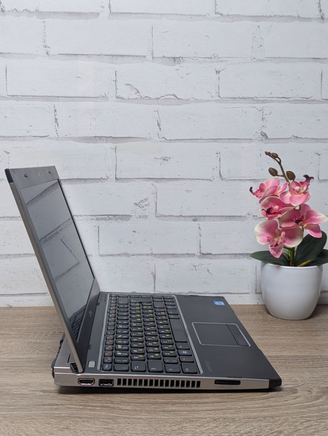 Уцінка! Ноутбук Б/В Dell Vostro V131, Intel Core i5-2430M, DDR3 8 GB, SSD 128GB, 13.3" HD