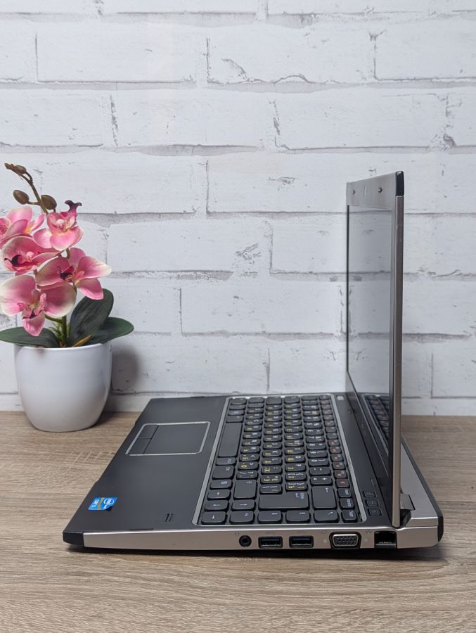 Уцінка! Ноутбук Б/В Dell Vostro V131, Intel Core i5-2430M, DDR3 8 GB, SSD 128GB, 13.3" HD