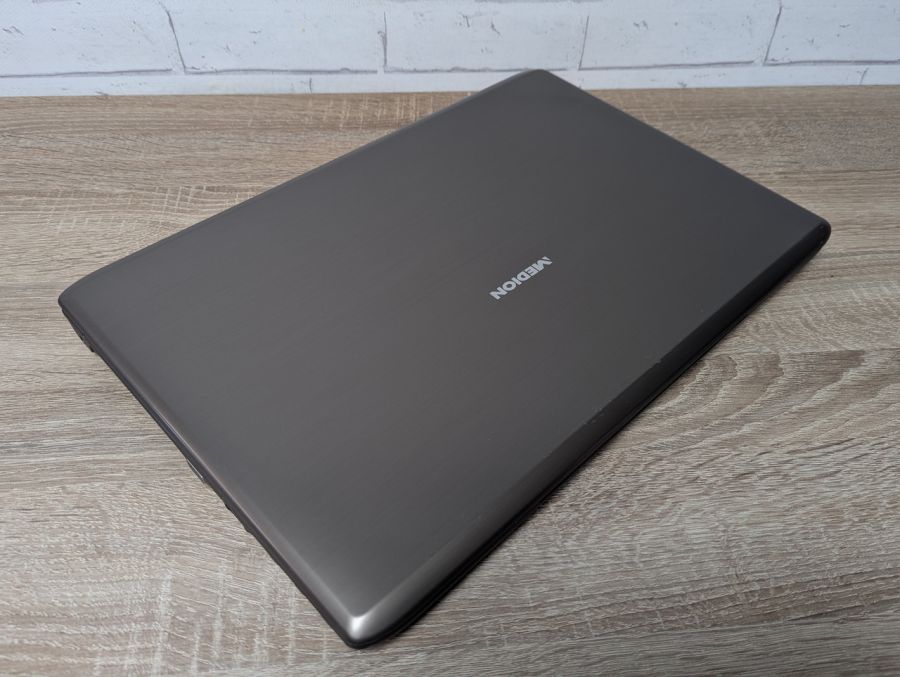 Уцінка! Ноутбук Б/В Medion Akoya P7631, Intel Core i5-4210M, DDR3 8 GB, SSD 256GB, NVIDIA GeForse 825M 1Gb, 17" Full HD