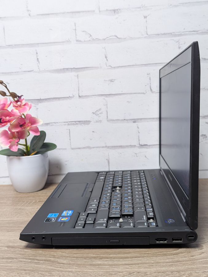 Ноутбук Б/В Samsung 400B, Intel Core i3-2310M, DDR3 8GB, SSD 128GB, 14" HD