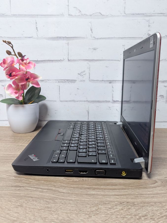 Уцінка! Ноутбук Б/В Lenovo ThinkPad E330, Intel Core i5-3210M, DDR3 8 GB, SSD 256GB, NVIDIA GeForse 610M 1Gb, 13.3"