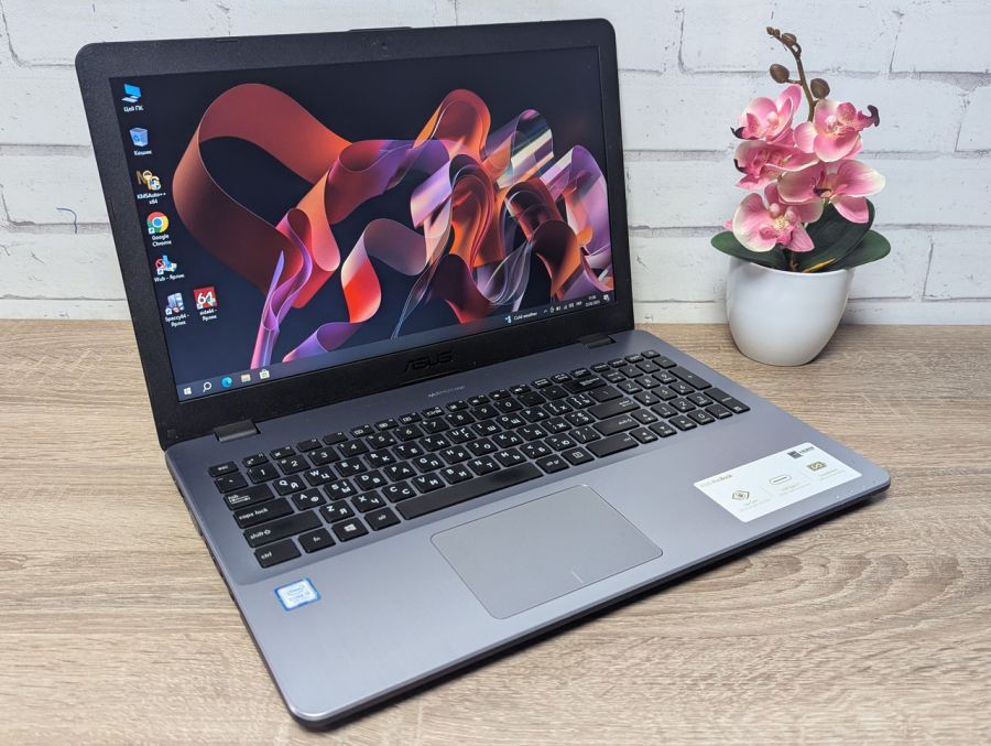 Ноутбук Б/В ASUS Vivobook X542U, Intel Core i3-7100U, DDR4 8 GB, SSD 128GB + HDD 500GB, 15.6" HD