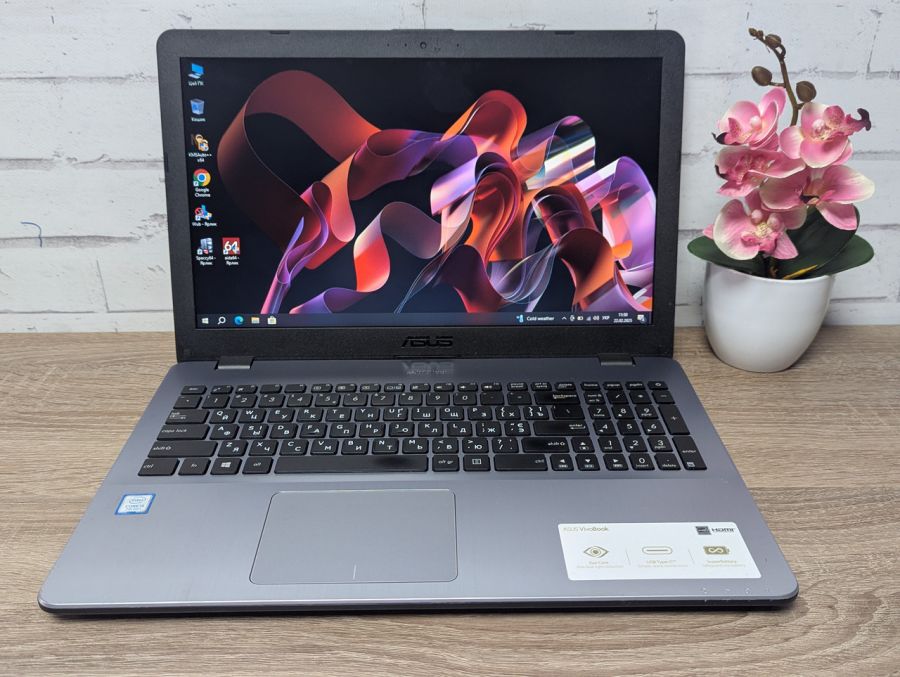 Ноутбук Б/В ASUS Vivobook X542U, Intel Core i3-7100U, DDR4 8 GB, SSD 128GB + HDD 500GB, 15.6" HD