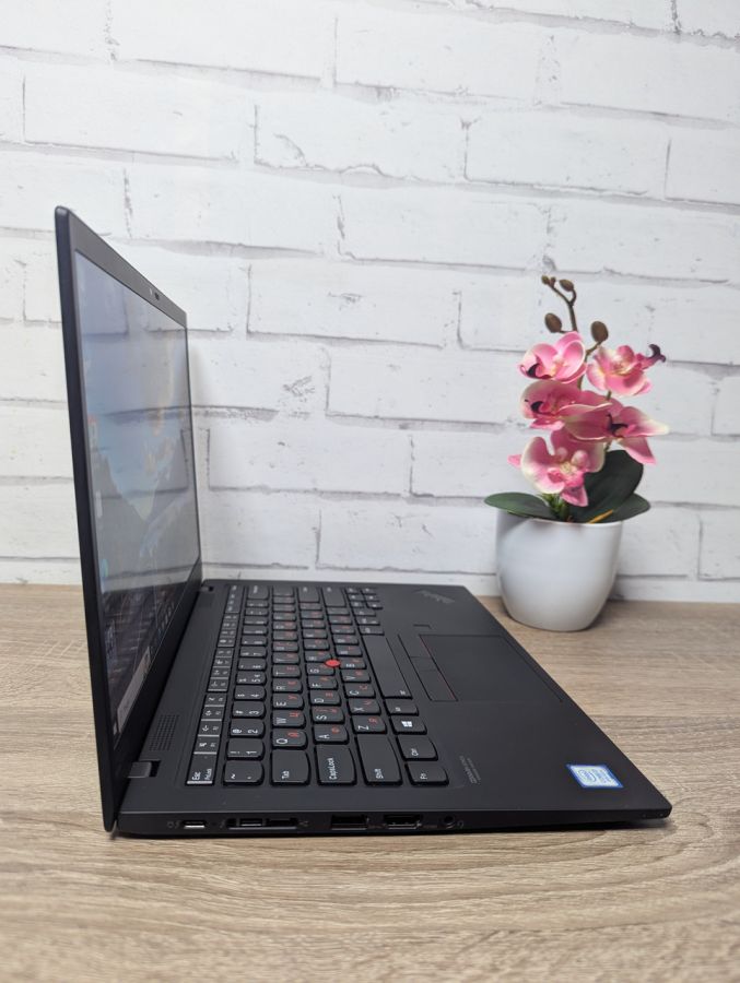 Ноутбук Б/В Lenovo X1 Carbon, Intel Core i7-8565U, DDR3 16 GB, SSD 256GB, 14" Full HD