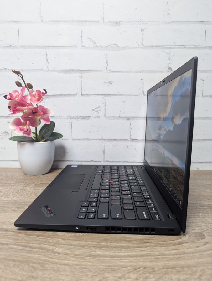 Ноутбук Б/В Lenovo X1 Carbon, Intel Core i7-8565U, DDR3 16 GB, SSD 256GB, 14" Full HD