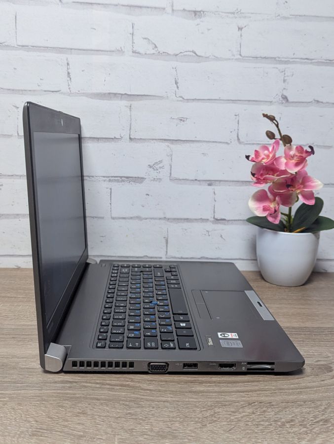 Ноутбук Б/В Toshiba Tecra Z40T-C, Intel Core i5-6300U, DDR3 8 GB, SSD 128GB, 14" Full HD Сенсор
