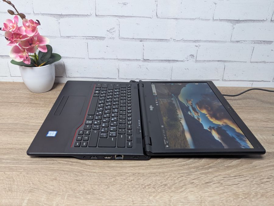 Уцінка! Ноутбук Б/В Fujitsu ME14A, Intel Core i5-8250U, DDR4 16 GB, SSD 256GB, 14" Full HD