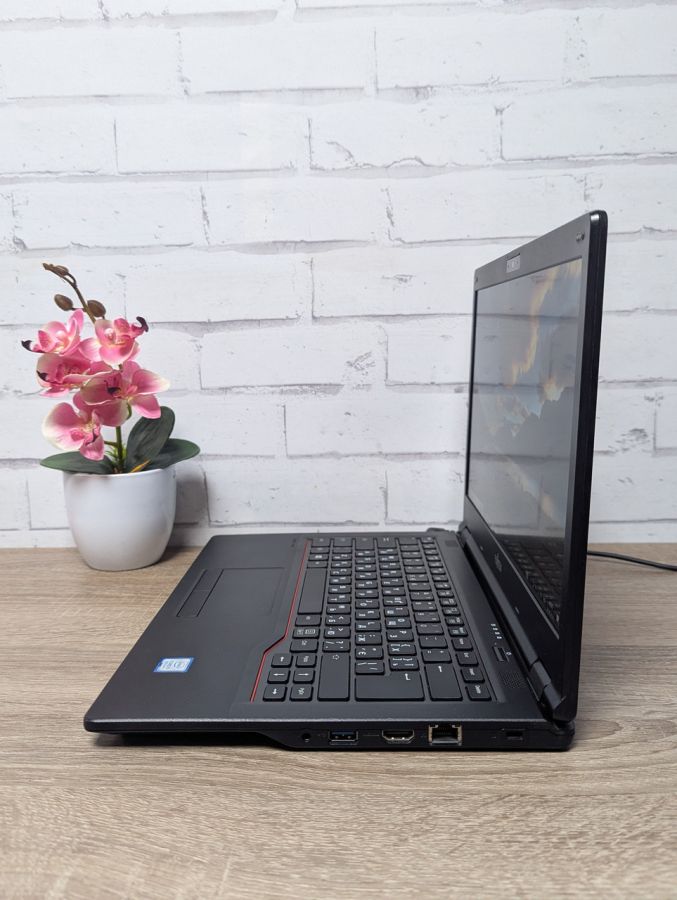 Уцінка! Ноутбук Б/В Fujitsu ME14A, Intel Core i5-8250U, DDR4 16 GB, SSD 256GB, 14" Full HD