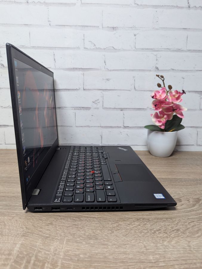 Ноутбук Б/В Lenovo ThinkPad T570, Intel Core i5-7300U, DDR4 16 GB, SSD 256GB, 15.6" Full HD