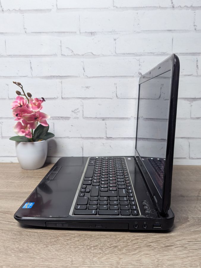 Уцінка! Ноутбук Б/В Dell Inspiron N5110, Intel Core i5-2430M, DDR3 8 GB, SSD 128GB, GT 525M 1Gb, 15.6"
