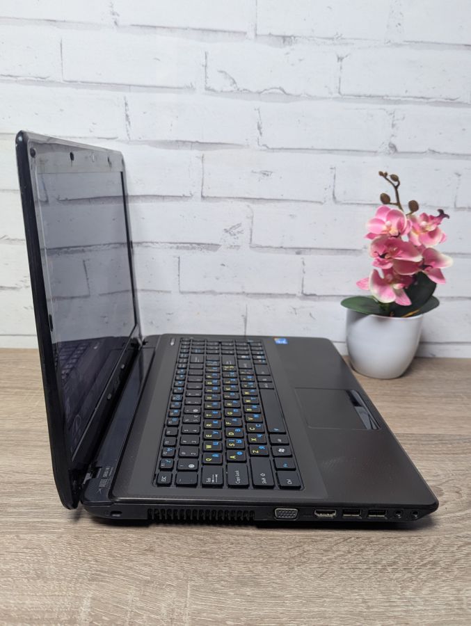 Ноутбук Б/В ASUS X52J, Intel Core i3-350M, DDR3 8 GB, SSD 128GB, Radeon HD 4500Series, 15.6" HD