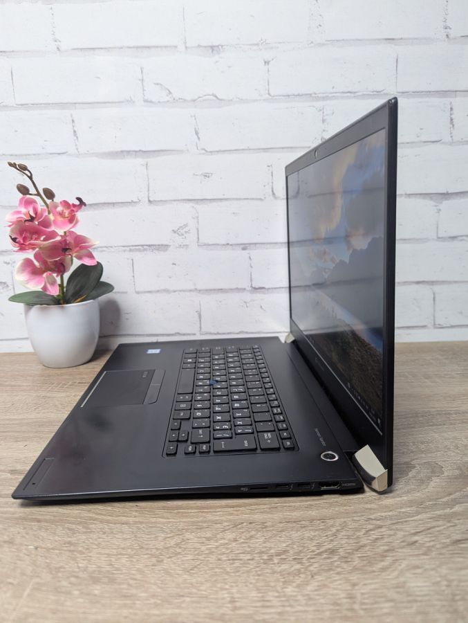 Ноутбук Б/В Dynabook Tecra X50-F-15P, Intel Core i5-8265U, DDR4 16 GB, SSD 256GB, 15.6" Full HD
