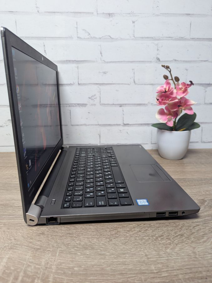 Ноутбук Б/В Toshiba Tecra A50-D-1 7, Intel Core i5-7200U, DDR4 8GB, SSD 256GB, 15.6" Full HD