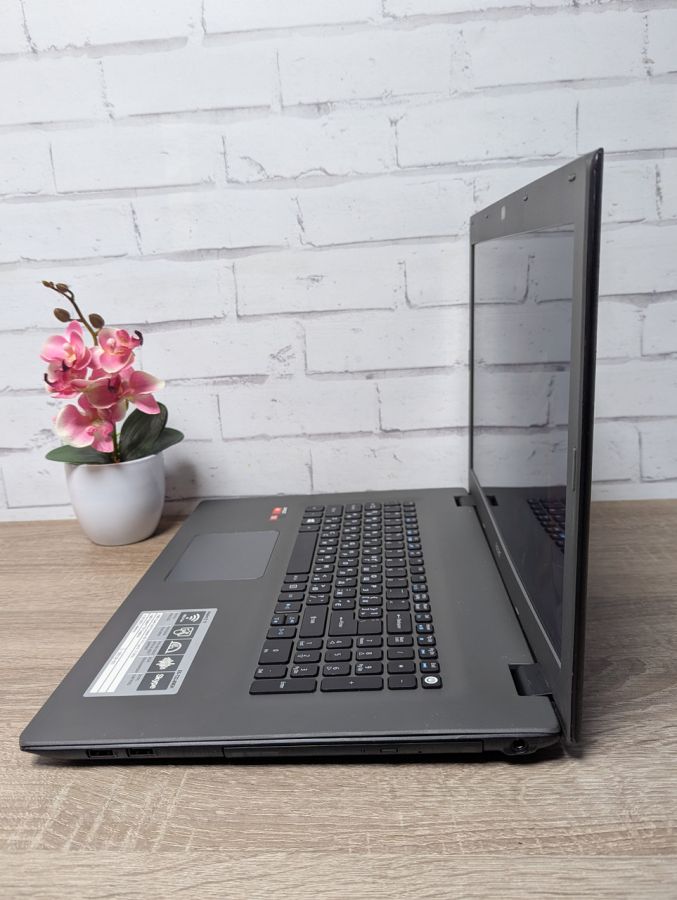 Ноутбук Б/В Acer Aspire E5-772, AMD A8-7410, DDR3 8 GB, SSD 128GB, AMD Radeon R5 Graphics 1Gb, 17" (1600x900x60Hz)