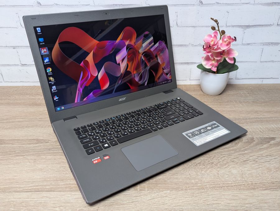 Ноутбук Б/В Acer Aspire E5-772, AMD A8-7410, DDR3 8 GB, SSD 128GB, AMD Radeon R5 Graphics 1Gb, 17" (1600x900x60Hz)