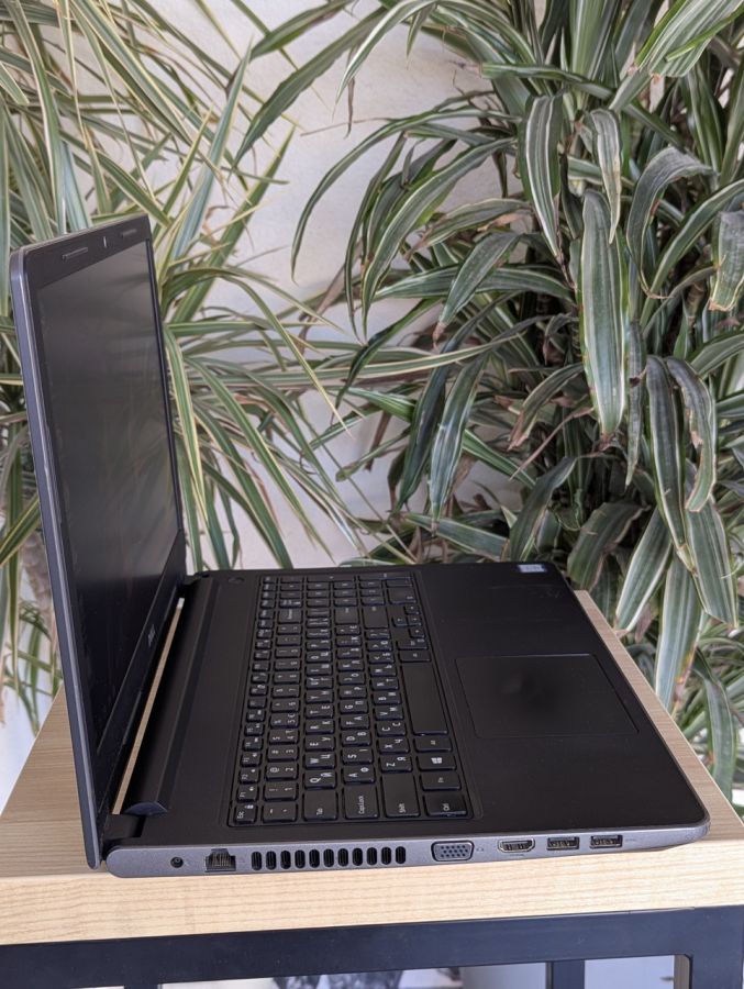 Ноутбук Б/В Dell Vostro 15-3568, Intel Core i5-7200U, DDR4 16 GB, SSD 180GB, HD