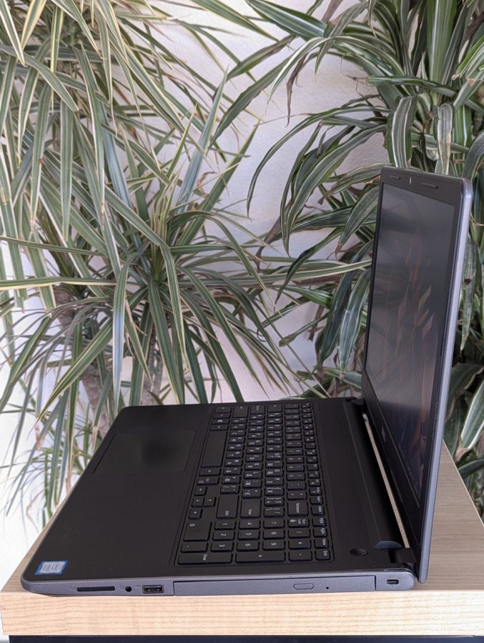 Уцінка! Ноутбук Б/В Dell Vostro 15-3568, Intel Core i3-6006U, DDR4 8 GB, SSD 128GB, 15.6" HD