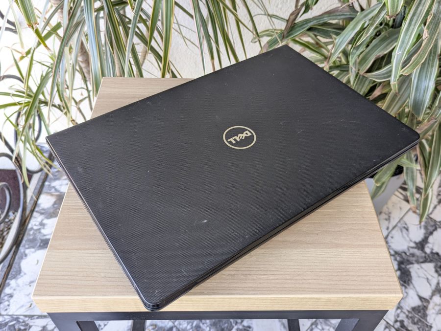 Ноутбук Б/В Dell Vostro 15-3568, Intel Core i7-7500U, DDR4 16 GB, SSD 256GB, AMD Radeon HD 8500M, 15.6" Full HD