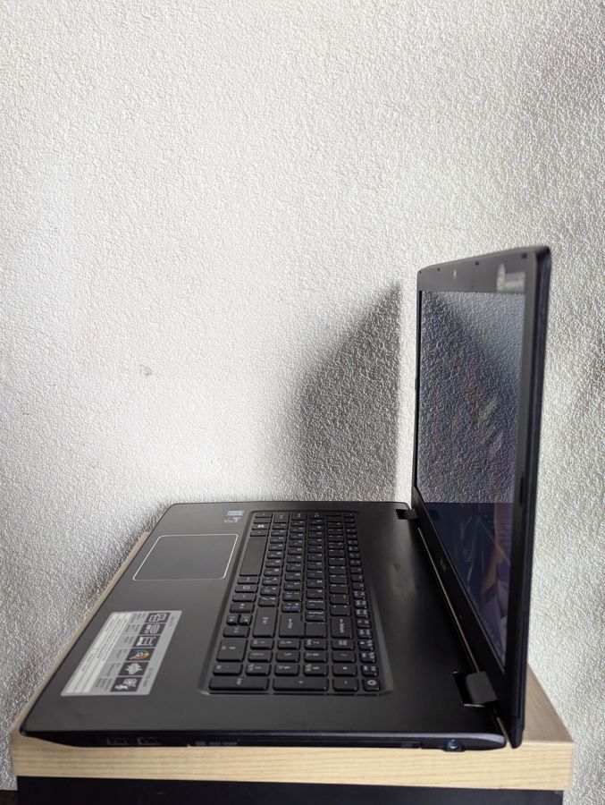 Уцінка! Ноутбук Б/В Acer Aspire E5-774G, Intel Core i5-7200U, DDR4 16 GB, SSD 360GB, GTX 950M 2Gb, 17.3" (1600x900x60Hz)