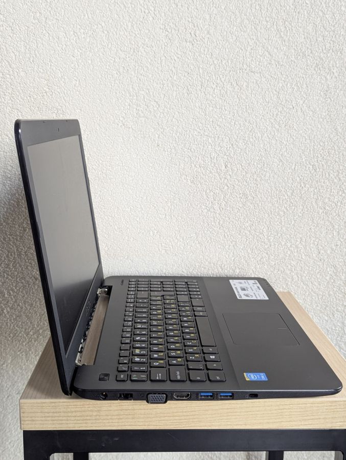 Ноутбук Б/В ASUS R557L, Intel Core i3-5005U, DDR3 4GB, SSD 128GB, 15" HD