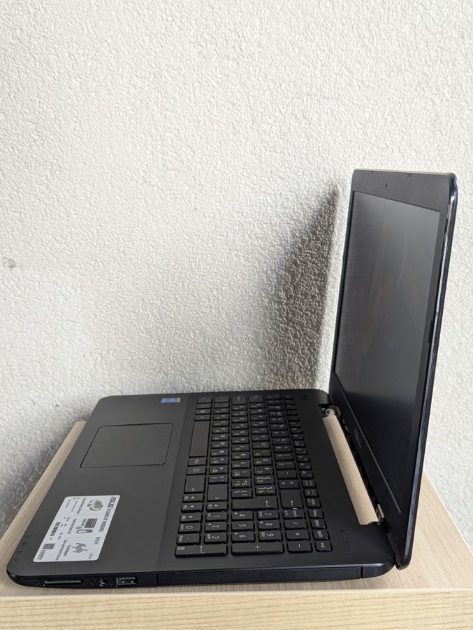 Уцінка! Ноутбук Б/В ASUS R557L, Intel Core i3-5005U, DDR3 4 GB, SSD 128GB, 15.6" HD