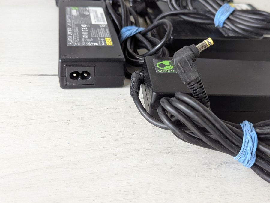 Б/В Fujitsu 80w 5.5x2.5 - 19V
