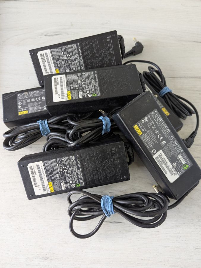 Б/В Fujitsu 80w 5.5x2.5 - 19V