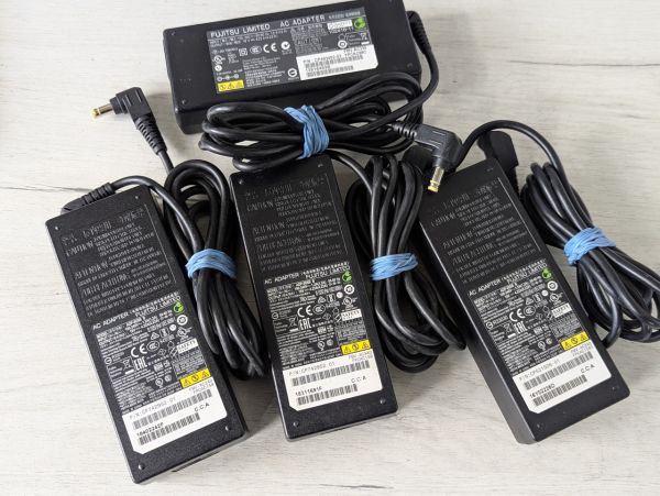 Б/В Fujitsu 80w 5.5x2.5 - 19V