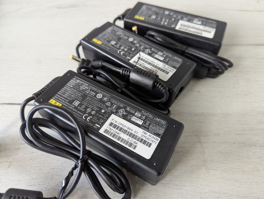 Б/В Fujitsu 5.5x2.5 19V 90w