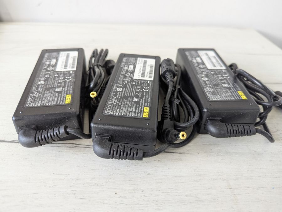 Б/В Fujitsu 5.5x2.5 19V 90w