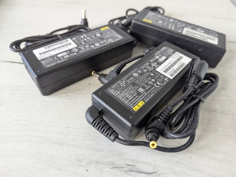 Б/В Fujitsu 5.5x2.5 19V 90w