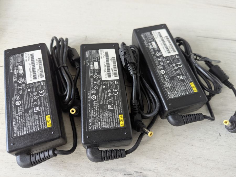 Б/В Fujitsu 5.5x2.5 19V 90w
