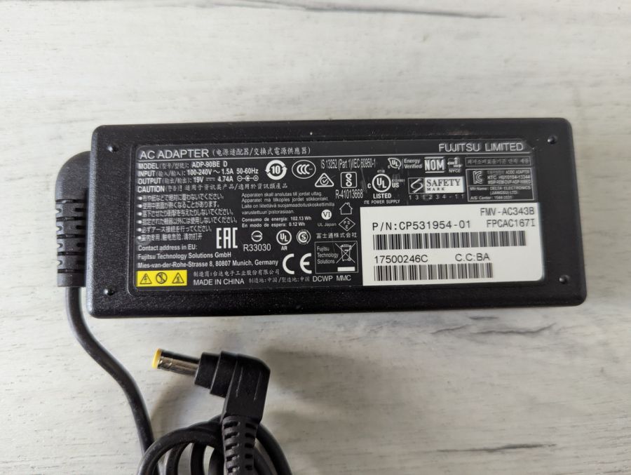 Б/В Fujitsu 5.5x2.5 19V 90w