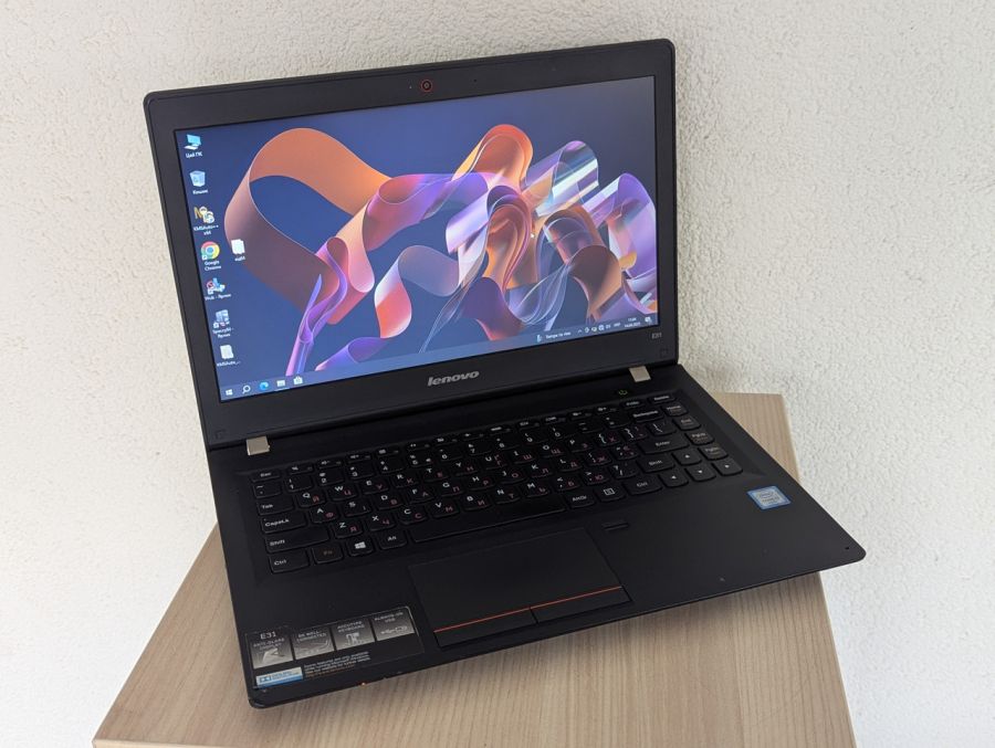 Уцінка! Ноутбук Б/В Lenovo E31-80, Intel Core i3-6006U, DDR3 8 GB, SSD 128GB, 13.3" HD