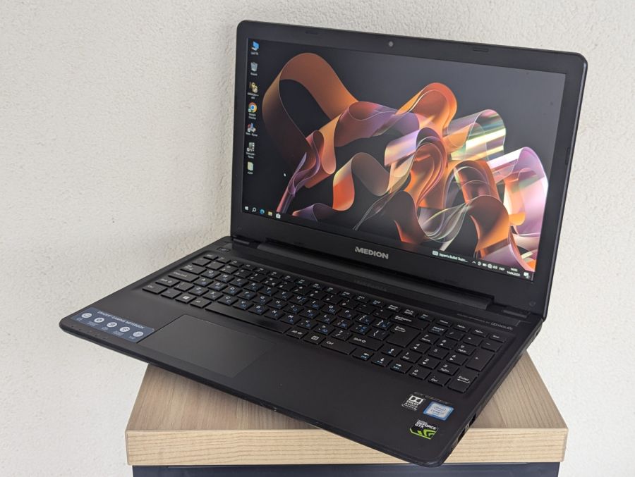 Ноутбук Б/В Medion D15SHN, Intel Core i7-6500U, DDR4 16 GB, SSD 128GB + HDD 1TB, NVIDIA GeForce GTX 950M 2Gb, 15" Full HD