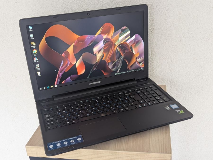 Ноутбук Б/В Medion D15SHN, Intel Core i7-6500U, DDR4 16 GB, SSD 128GB + HDD 1TB, NVIDIA GeForce GTX 950M 2Gb, 15" Full HD