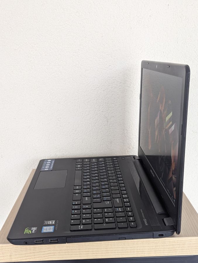 Ноутбук Б/В Medion D15SHN, Intel Core i7-6500U, DDR4 16 GB, SSD 128GB + HDD 1TB, NVIDIA GeForce GTX 950M 2Gb, 15" Full HD