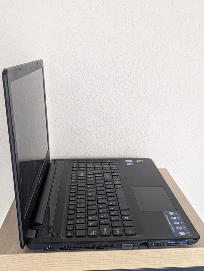 Ноутбук Б/В Medion D15SHN, Intel Core i7-6500U, DDR4 16GB, SSD 128GB + HDD 1TB, NVIDIA GeForce GTX 950M 2GB, 15" Full HD