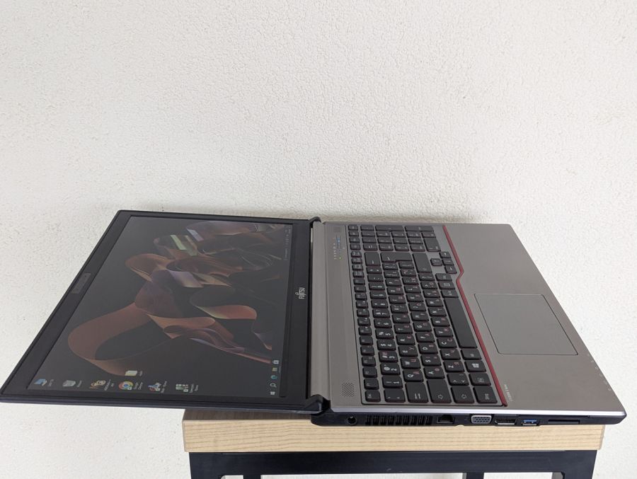 Уцінка! Ноутбук Б/В Fujitsu E754, Intel Core i5-4300M, DDR3 8 GB, SSD 128GB, 15.6" Full HD