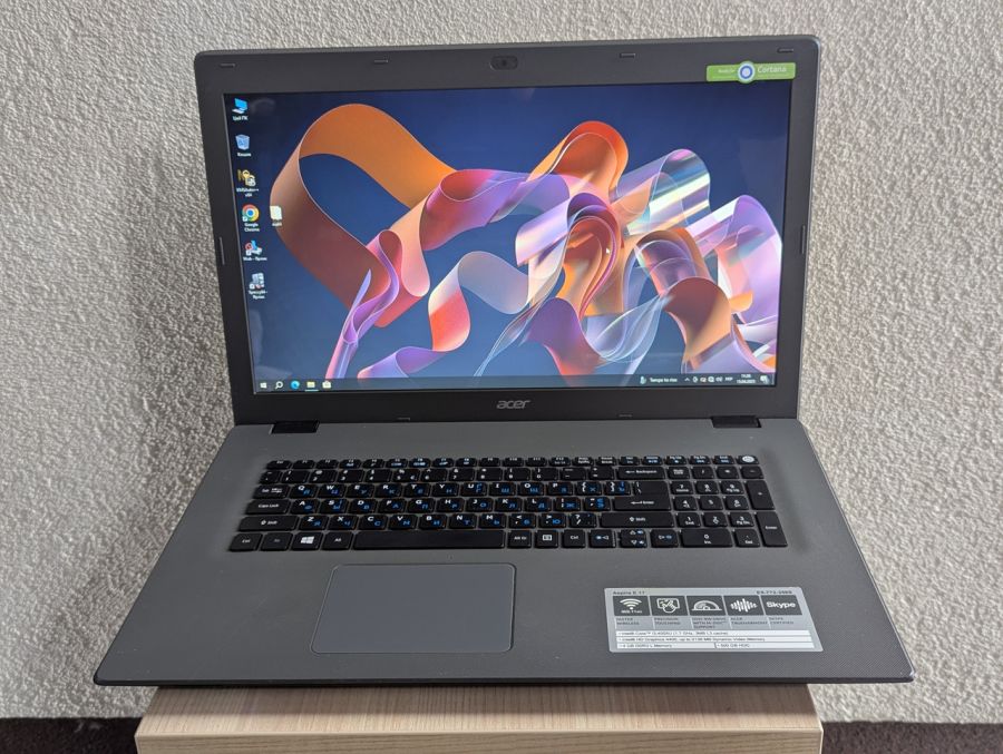Уцінка! Ноутбук Б/В Acer Aspire E5-772, Intel Core i3-4005U, DDR3 8 GB, SSD 128GB, Intel Microsoft Basic Display Adapter, 17"