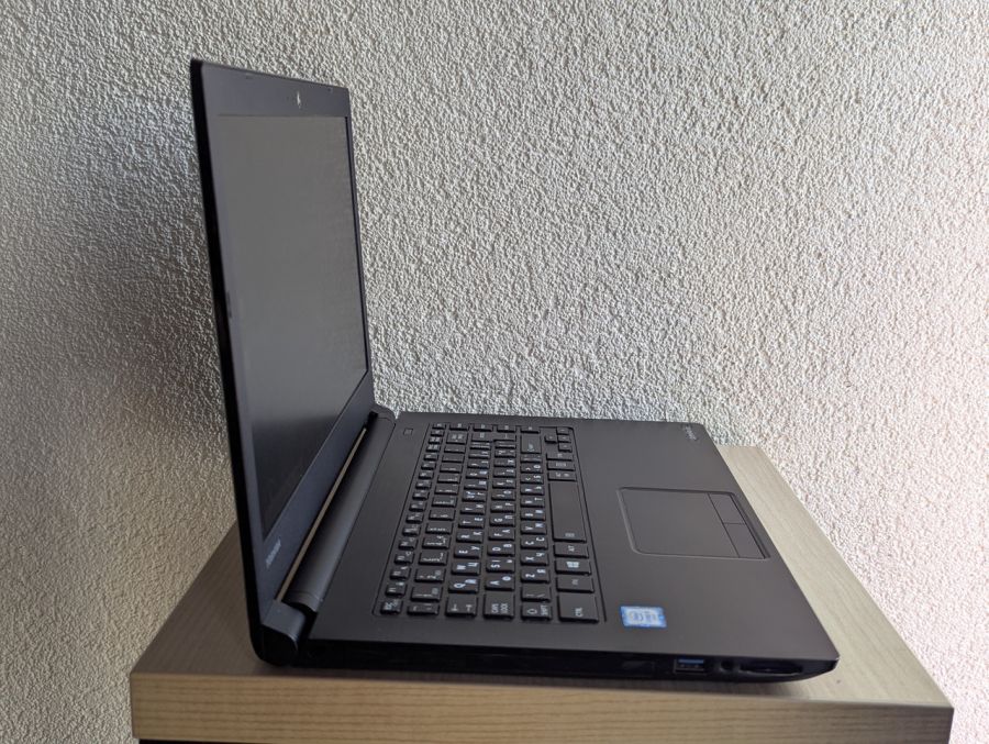 Уцінка! Ноутбук Б/В Toshiba Satellite Pro R40-C, Intel Core i5-6200U, DDR3 8 GB, SSD 128GB, 14" HD