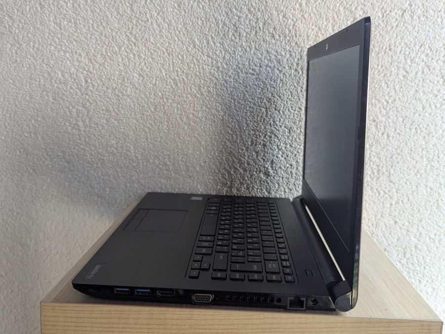 Уцінка! Ноутбук Б/В Toshiba Satellite Pro R40-C, Intel Core i5-6200U, DDR3 8 GB, SSD 128GB, 14" HD