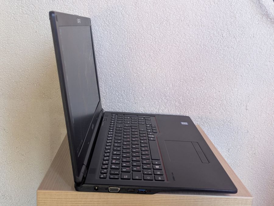 Уцінка! Ноутбук Б/В Fujitsu LifeBook E458, Intel Core i5-7200U, DDR4 8 GB, SSD 128GB, 15" Full HD