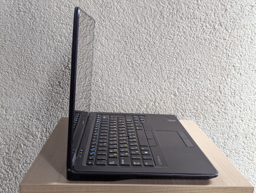 Уцінка! Ноутбук Б/В Dell Latitude E7440, Intel Core i5-4310U, DDR3 8 GB, SSD 128GB, 14" Full HD Сенсор